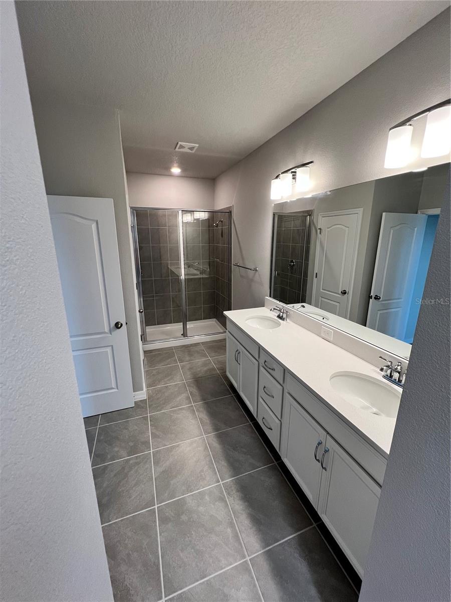 LAKE MDW LNDG - Residential Lease