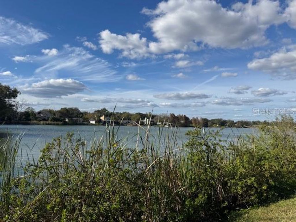 Photo of 1920 Edgewood Dr E #O1, Lakeland, FL 33803 (MLS # P4937621)