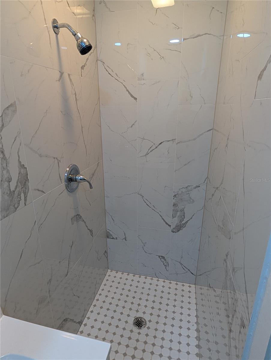 VENICE HOMESITE CO - Residential Lease