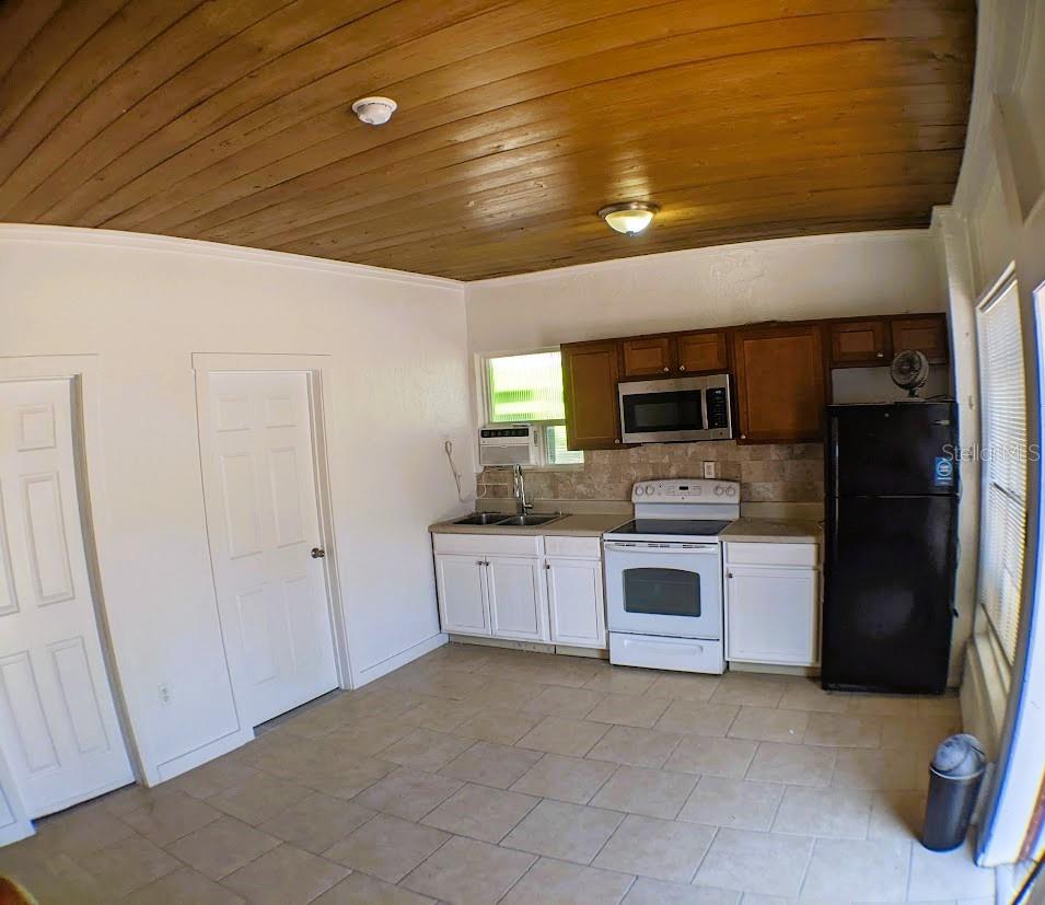VENICE HOMESITE CO - Residential Lease