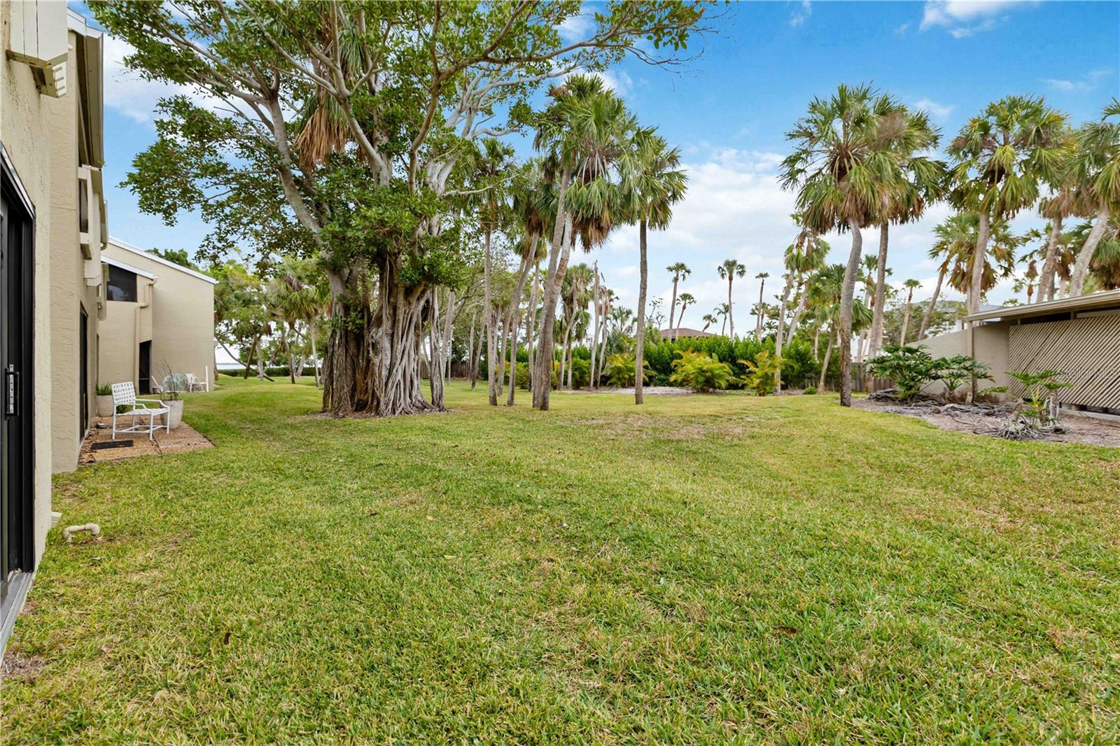 THE BANYAN BAY CLUB - Residential