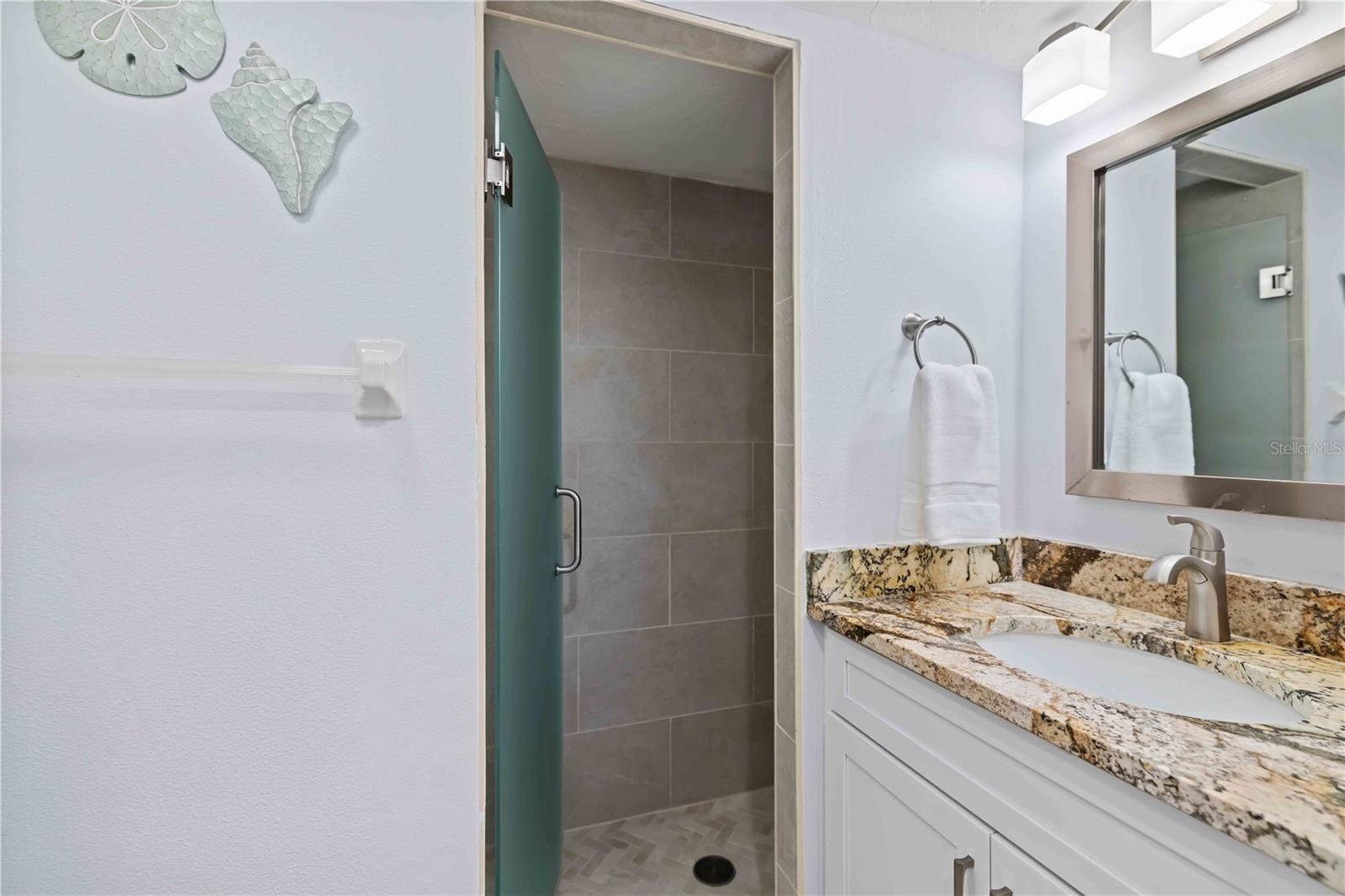 THE BANYAN BAY CLUB - Residential