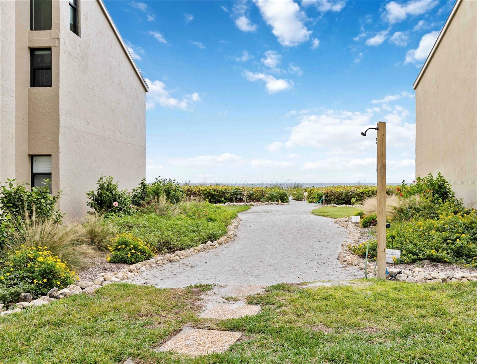 THE BANYAN BAY CLUB - Residential