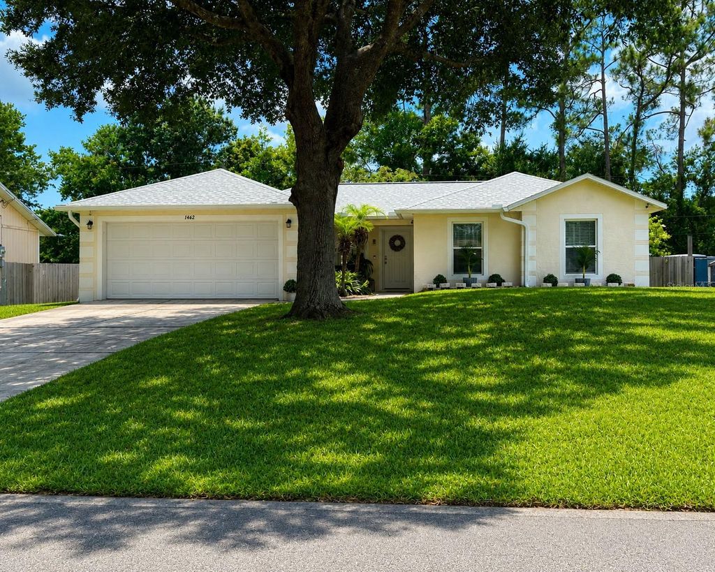 Photo of 1462 Admiral Nimitz Ave, Daytona Beach, FL 32124 (MLS # O6418577)