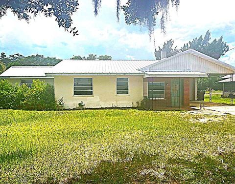 Photo of 352 E Hwy 630 E, Frostproof, FL 33843 (MLS # K4902858) Photo of 352 E Hwy 630 E, Frostproof, FL 33843 (MLS # K4902858)
