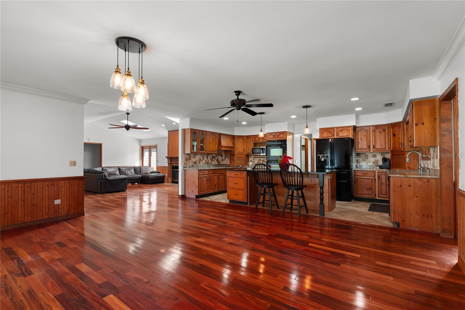 HICKORY HILL ACRES - Residential