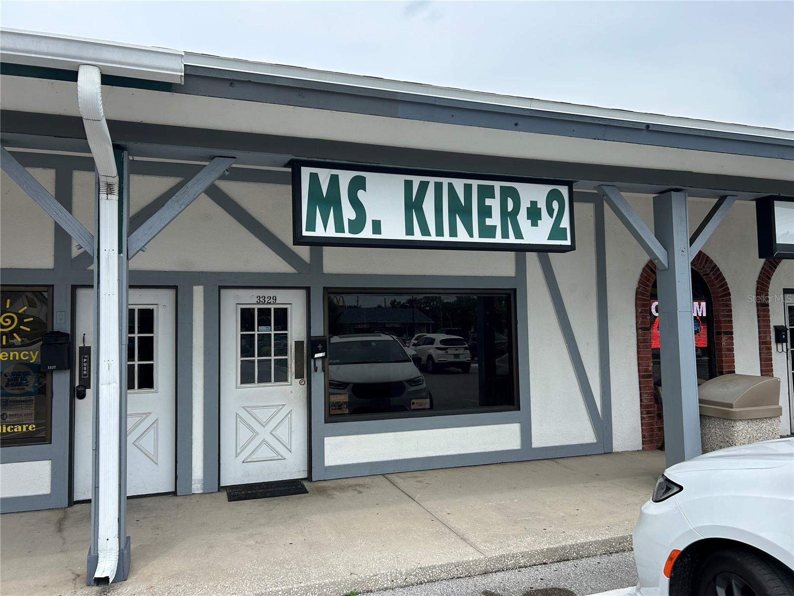 Retail and Office space
New Roof
Zoned B2A, AADT 24,500 cars each day (FDOT 2022)
Frontage on SR40 / with access road for easy egress and ingress
Parcel ID: 26890-014-00
Close to great Ocala amenities including restaurants, Lowes, Walmart, and Publix
Unit 3329, 640sf: An open interior with 1 bathroom in rear corner. New paint and ready for new flooring by tenant. 640sf x $19/sf/yr = 1,013.33/mo plus ST.