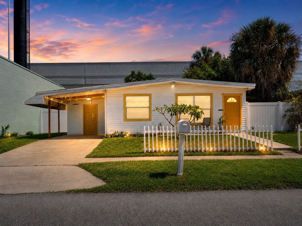 Photo of 1541 W La Salle Street, Tampa, FL 33607 (MLS # TB8511110)