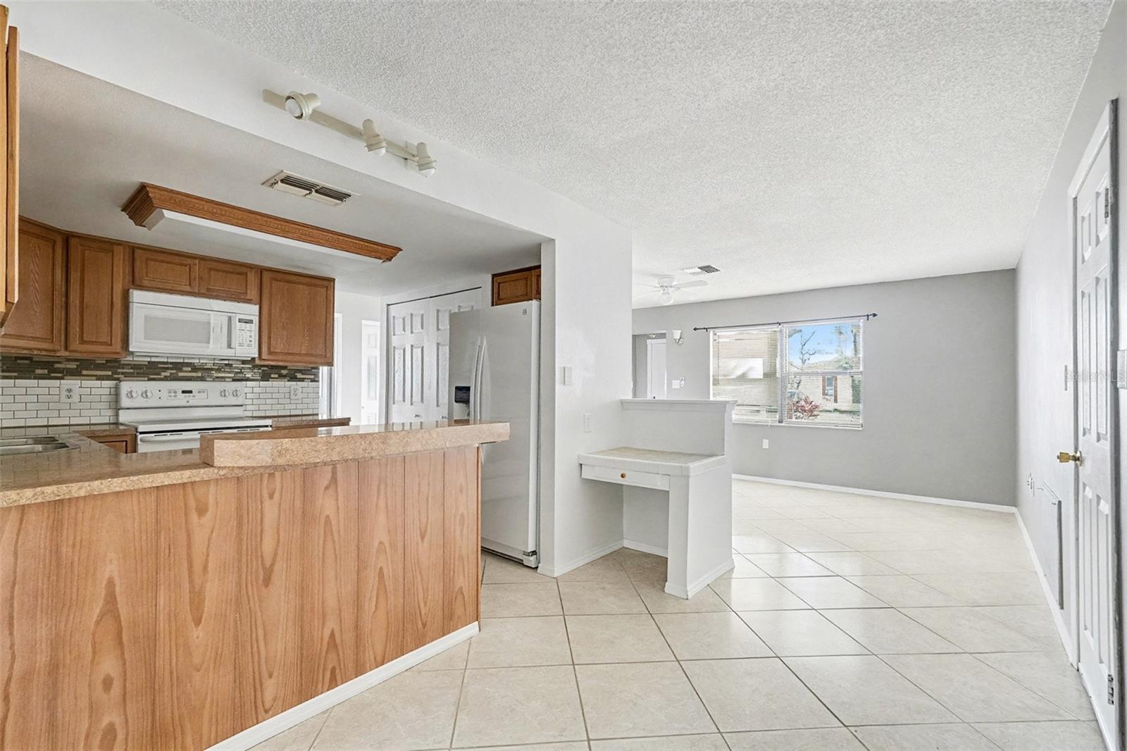 THE LAKES - Residential Lease