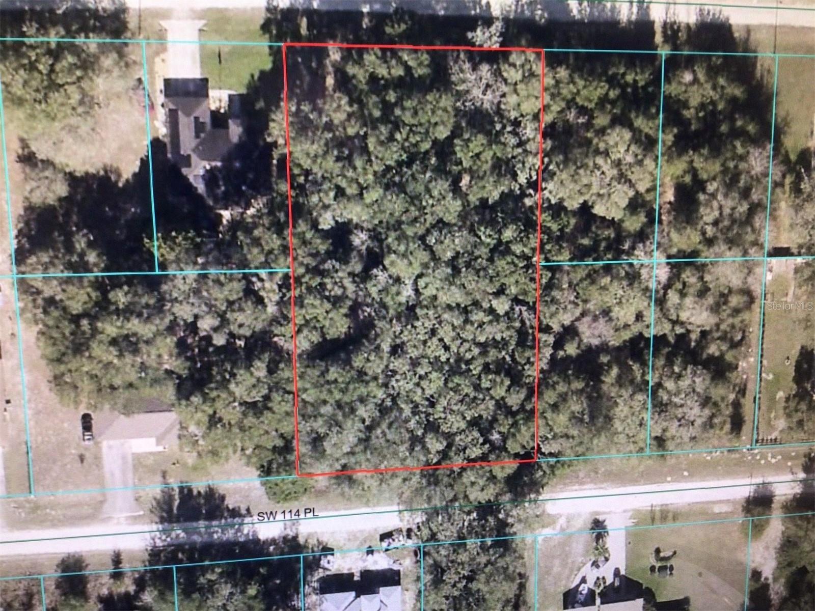FOUR BUILDING LOTS IN THE PROPERTY, NICE LOCATION 4 MILES TO SUPERWALMART, HALFWAY BETWEEN OCALA AND DUNNELLON, NOT FAR TO RAINBOW RIVER AND ITS ACTIVITIES.