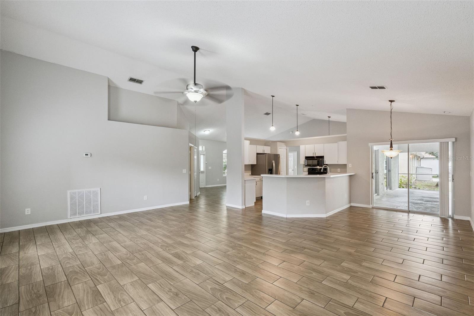 TWIN RIVERS - Residential