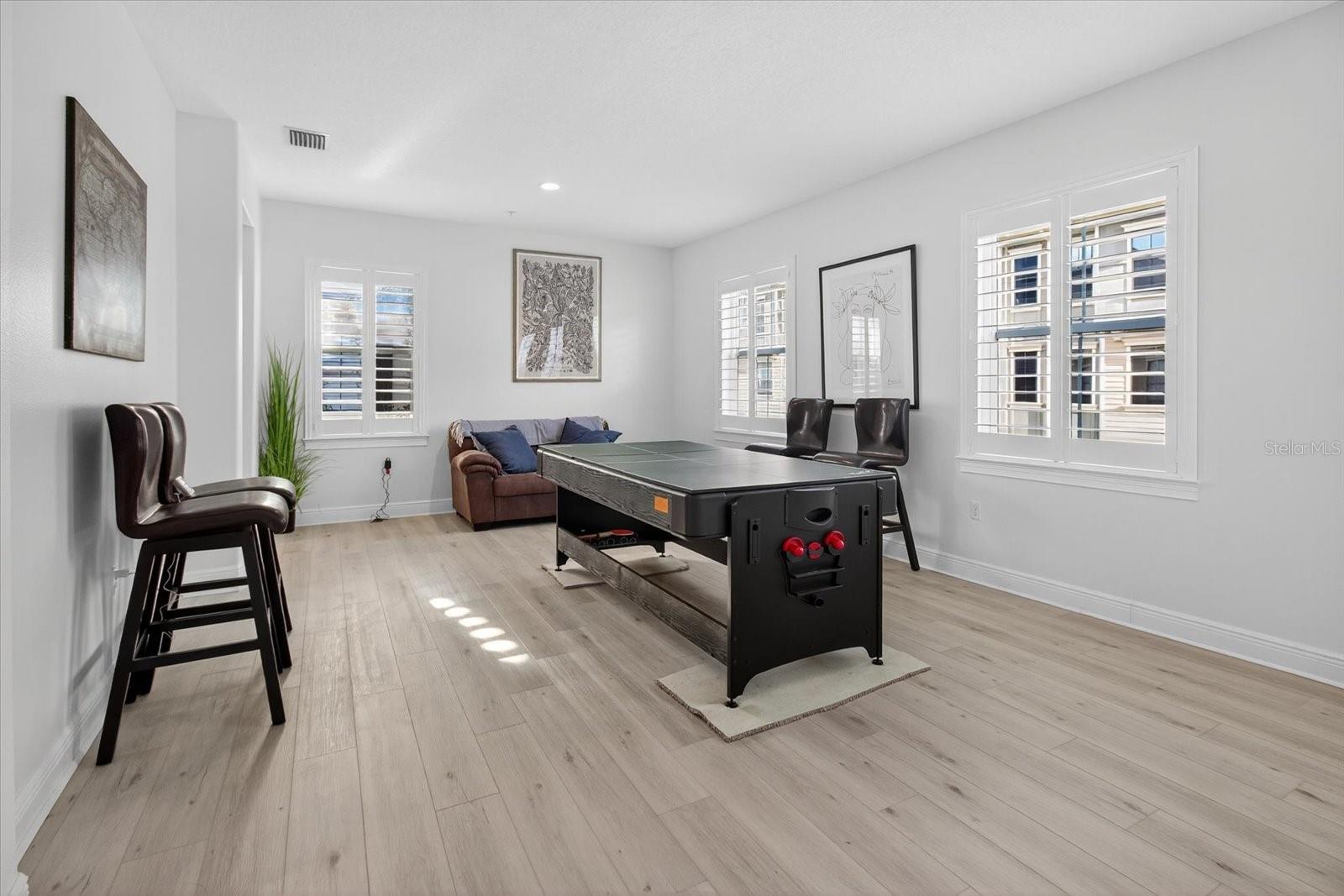 TOWNHOMES AT PELICAN POINTE - Residential