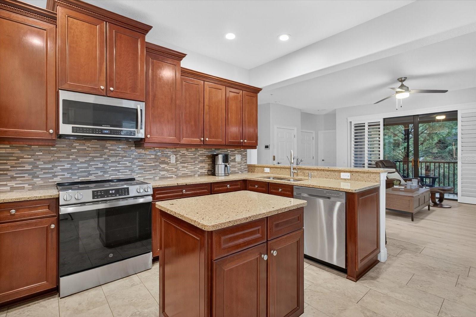 TOWNHOMES AT PELICAN POINTE - Residential