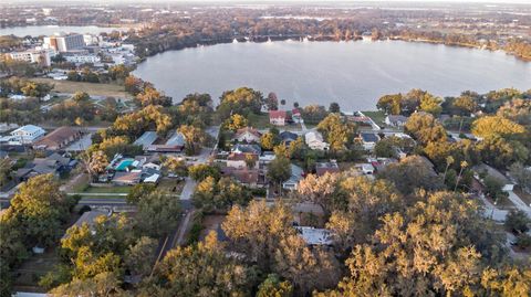 A home in WINTER HAVEN