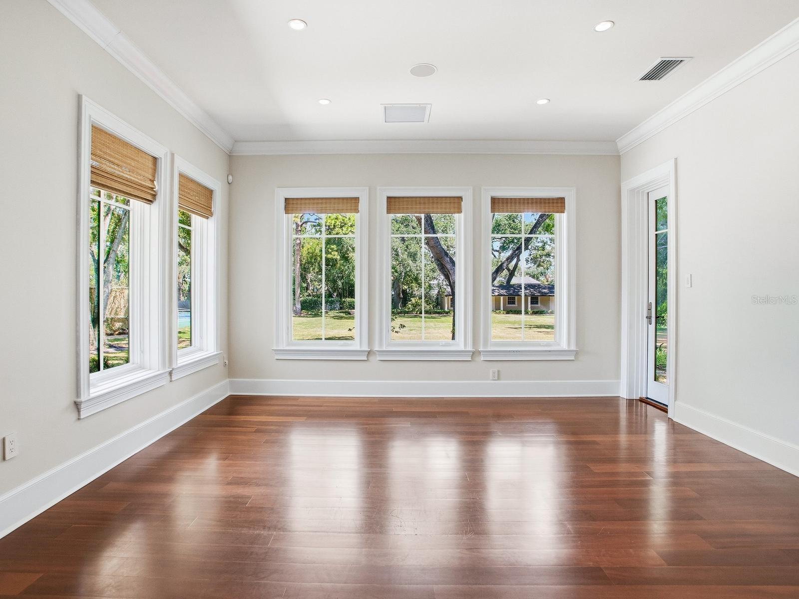 HENDERSON BEACH - Residential