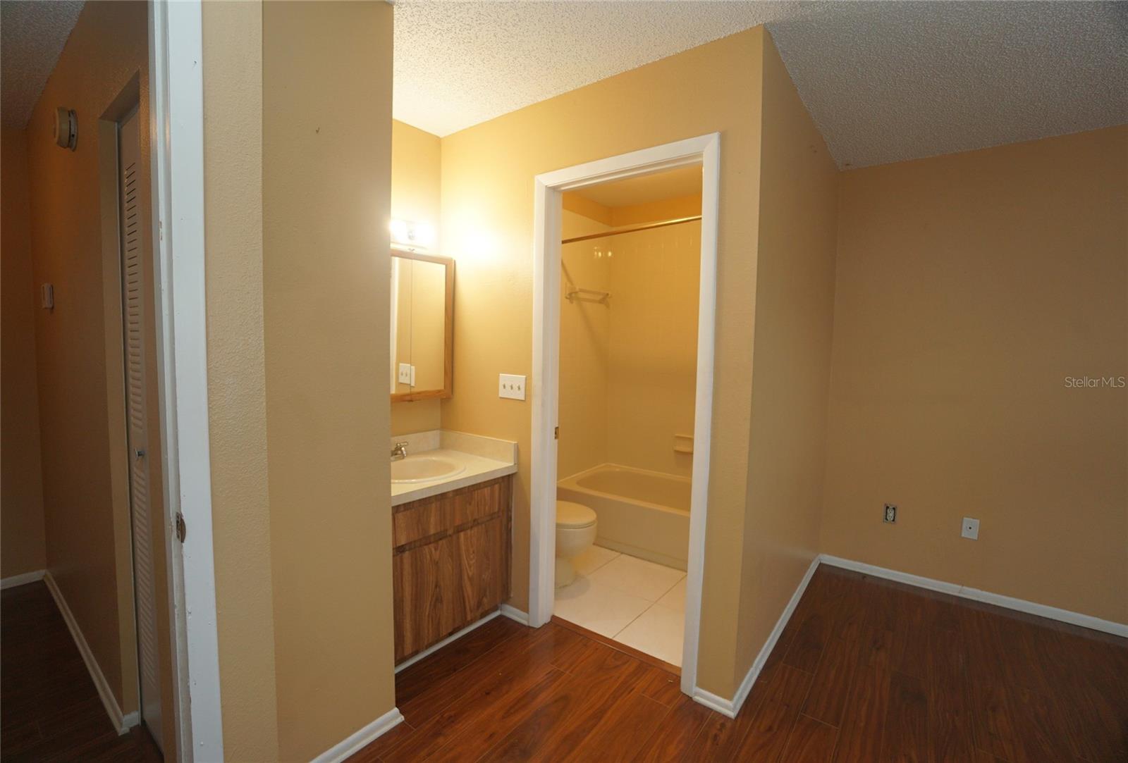 CARROLLWOOD OAKS - Residential Lease