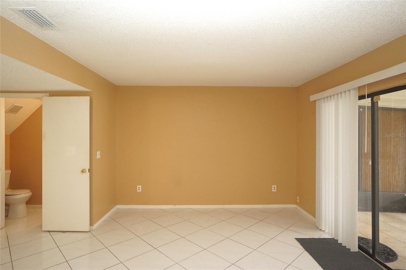 CARROLLWOOD OAKS - Residential Lease