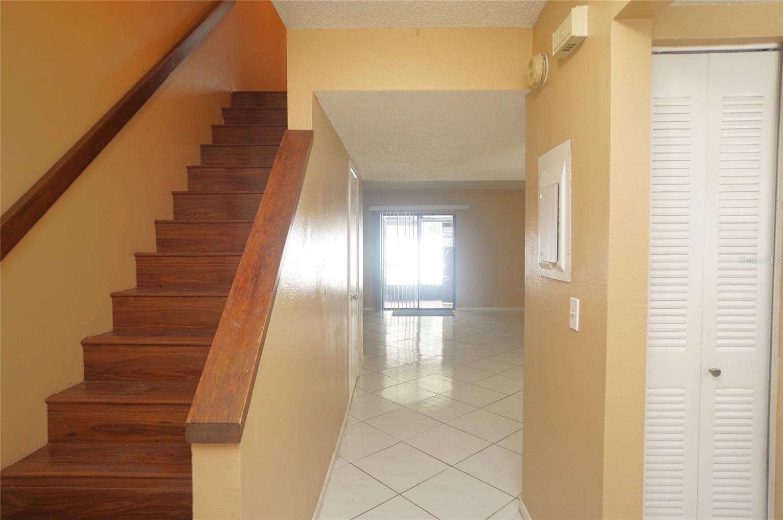 CARROLLWOOD OAKS - Residential Lease