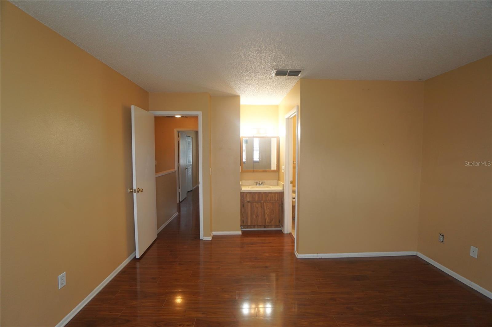 CARROLLWOOD OAKS - Residential Lease