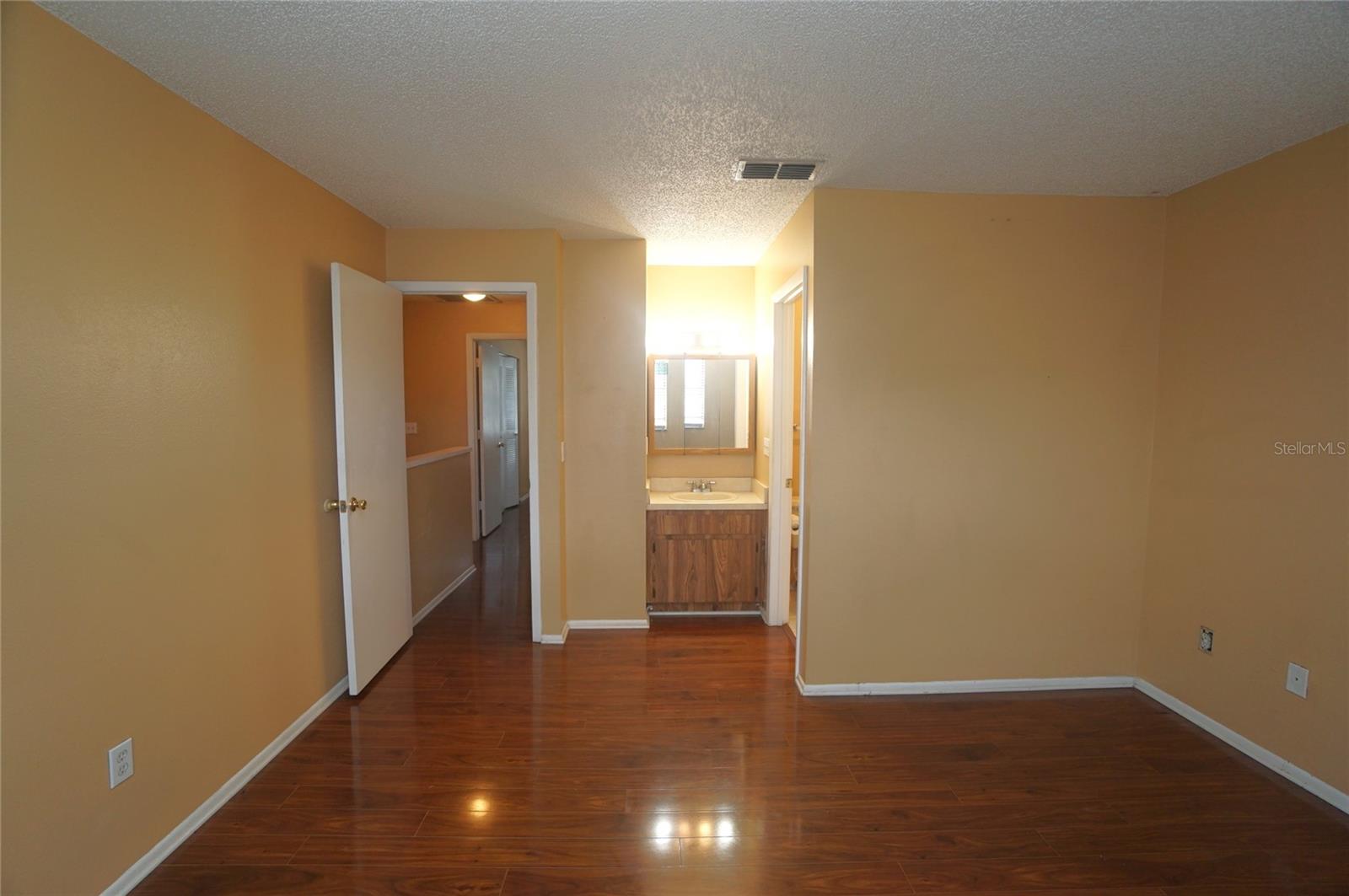 CARROLLWOOD OAKS - Residential Lease