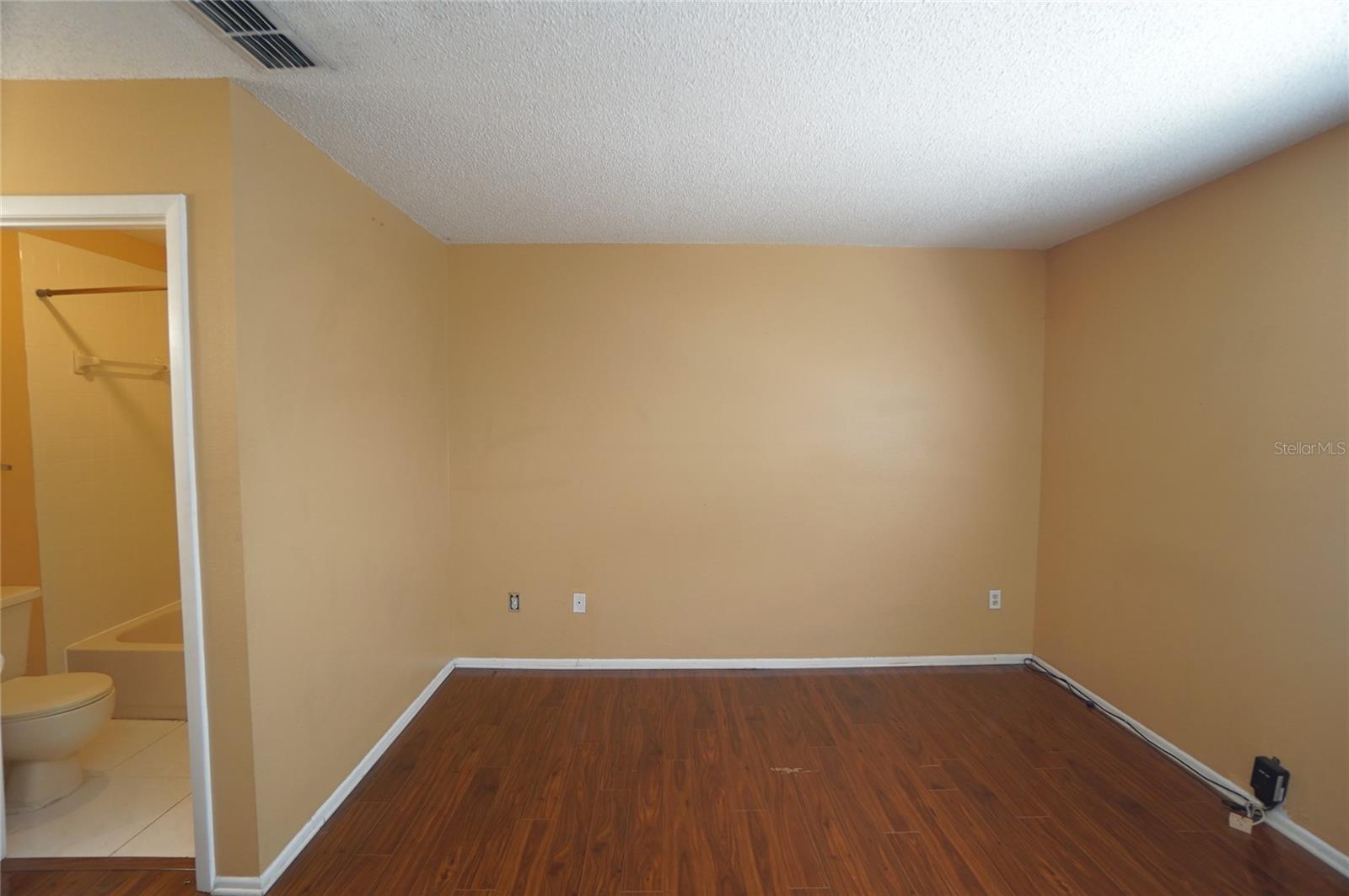 CARROLLWOOD OAKS - Residential Lease