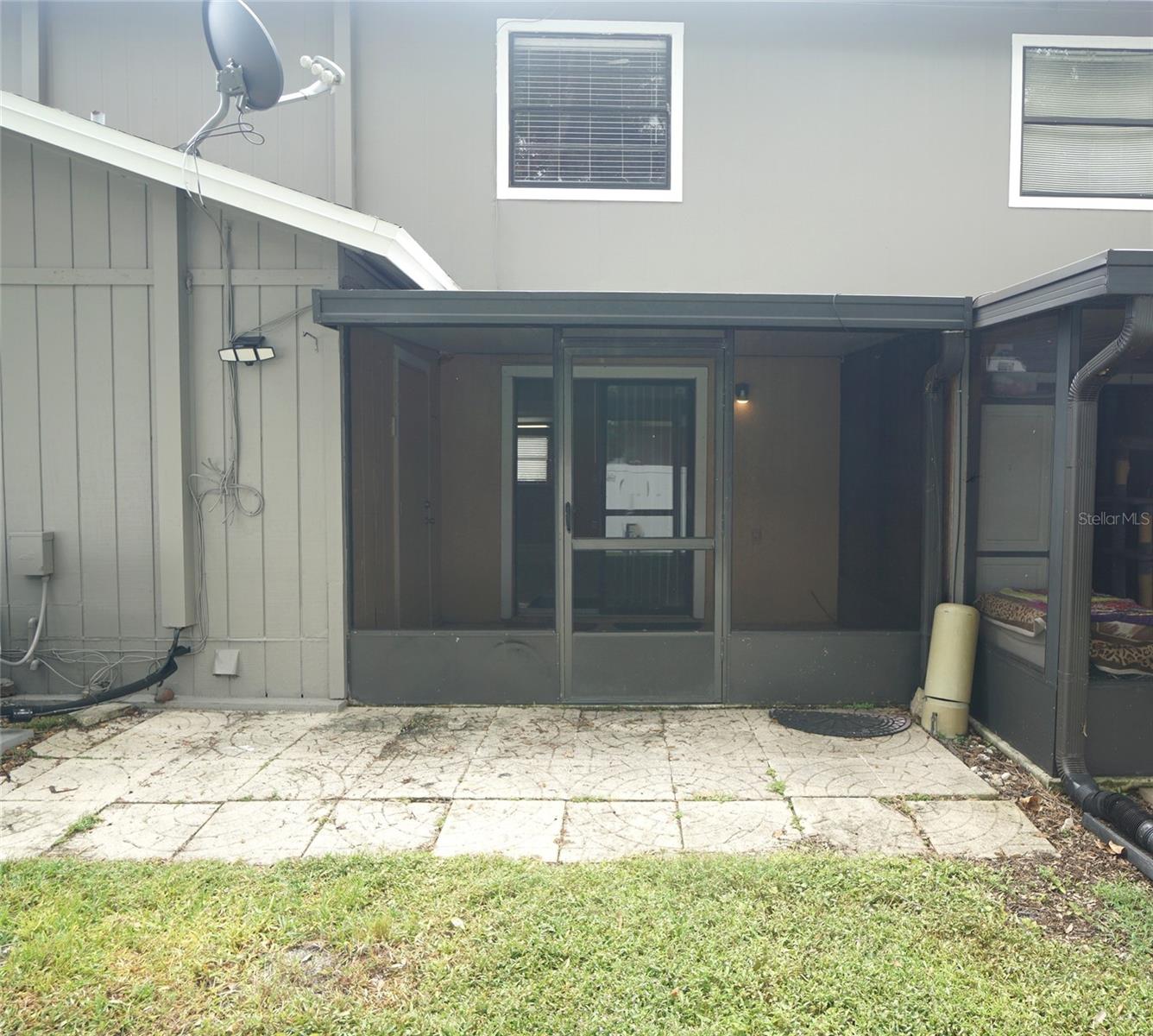 CARROLLWOOD OAKS - Residential Lease
