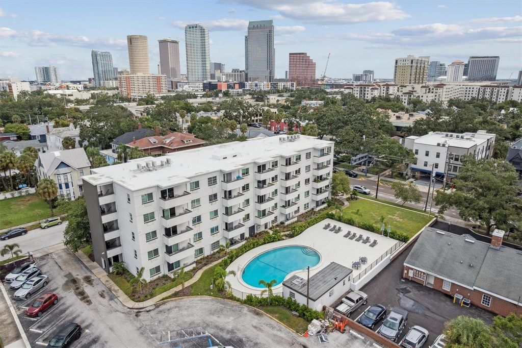 Photo of 406 W Azeele Street #405, Tampa, FL 33606 (MLS # OM710246)