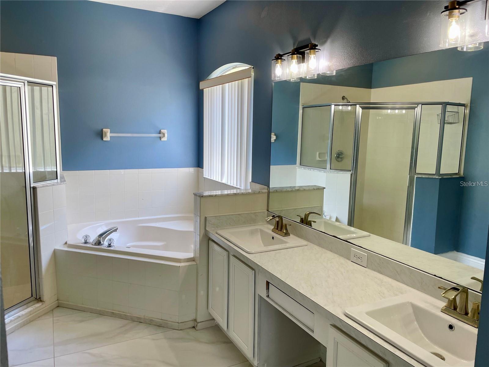 CALABAY PARC AT TOWER LAKE - Residential