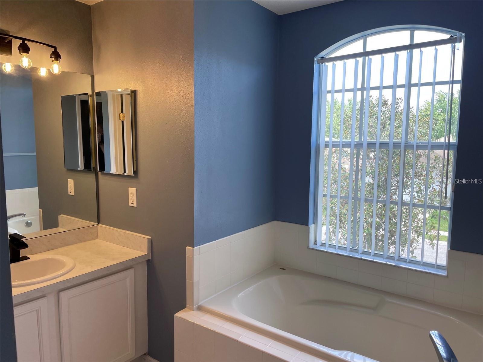 CALABAY PARC AT TOWER LAKE - Residential