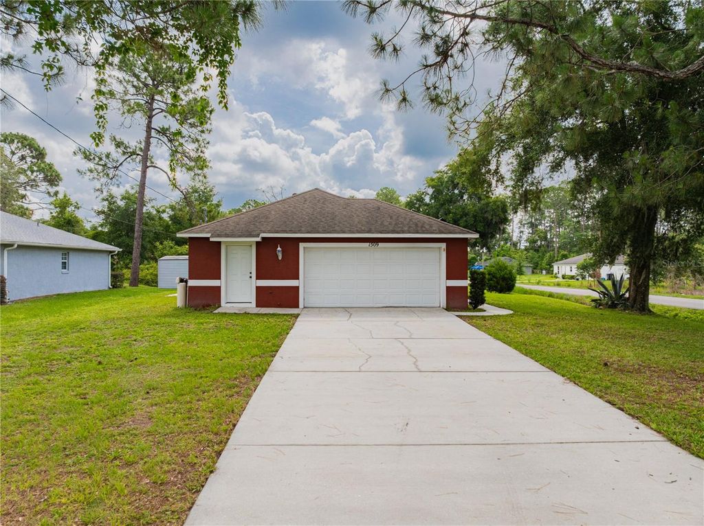 Photo of 1509 West Parkway, Deland, FL 32724 (MLS # V4949368)