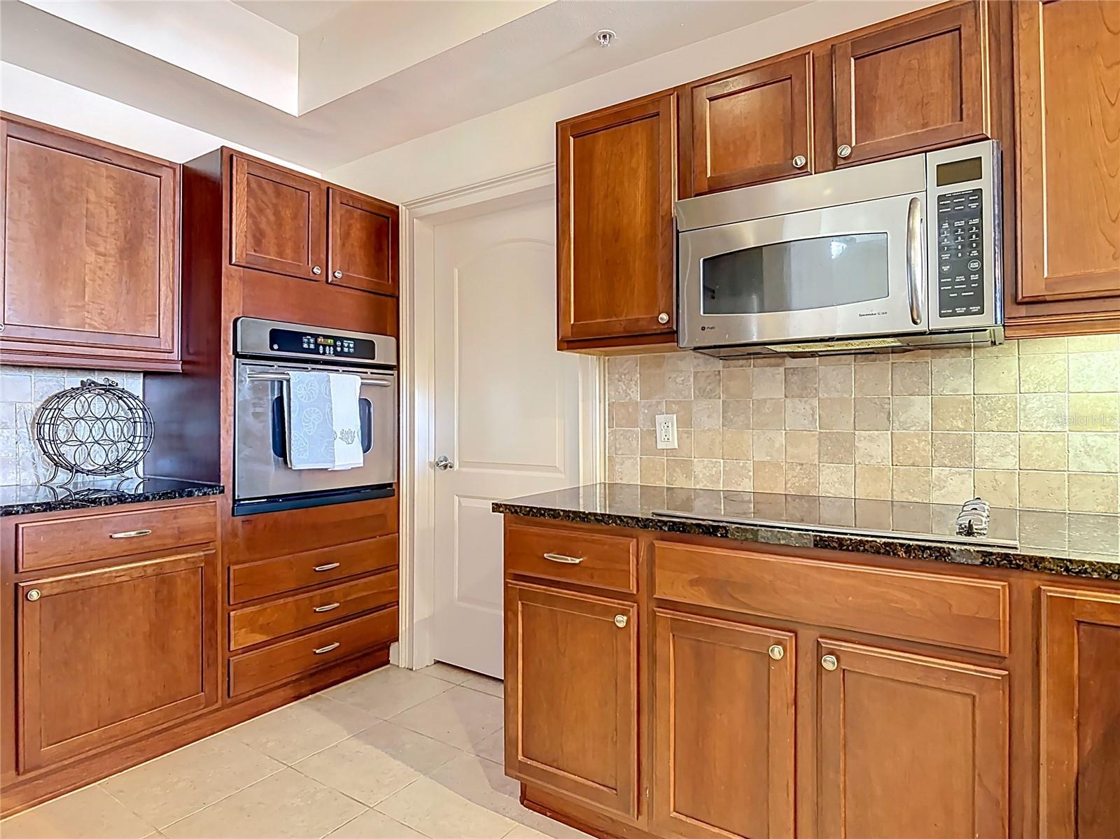 102 YACHT HARBOR DRIVE 465