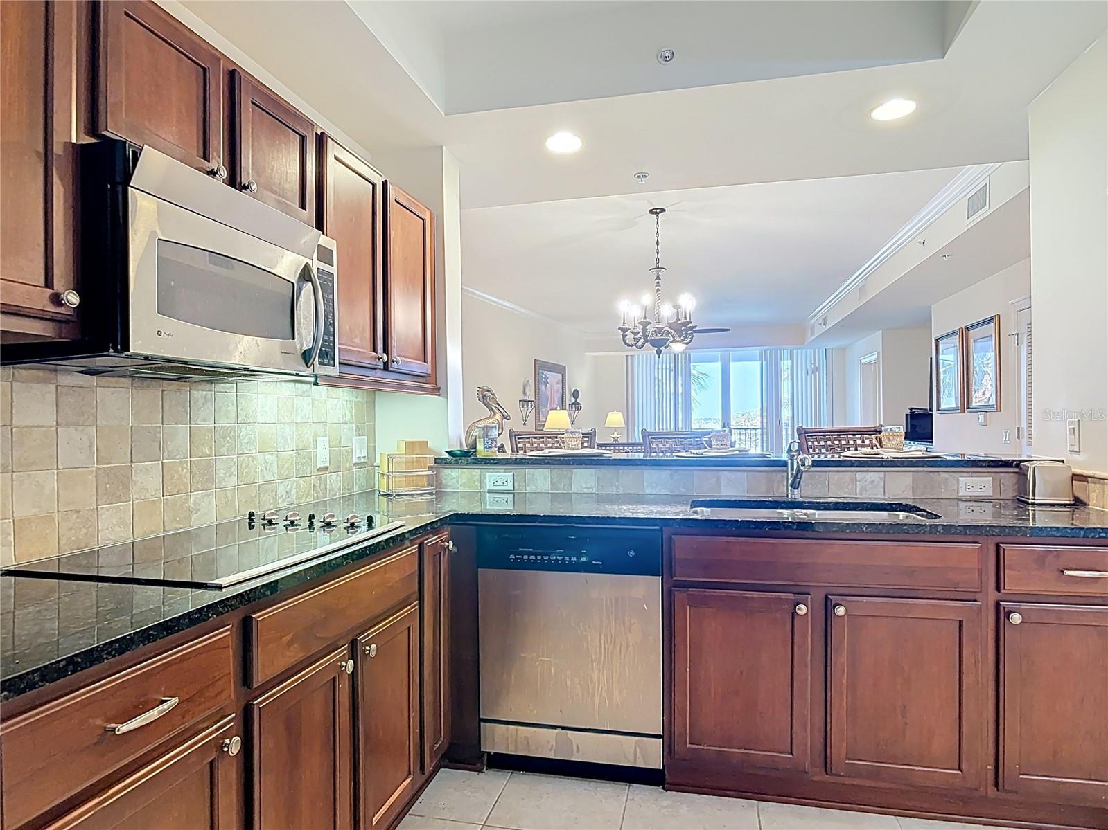 102 YACHT HARBOR DRIVE 465