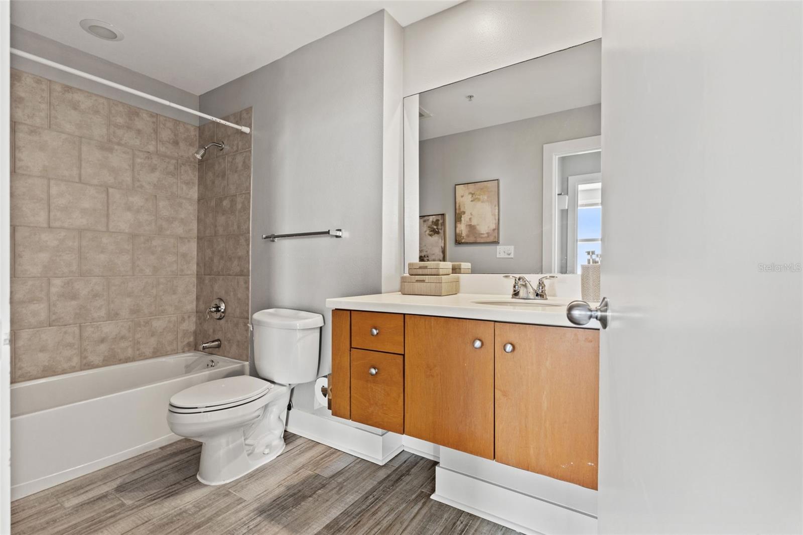 GRAND CENTRAL AT KENNEDY RESID - Residential