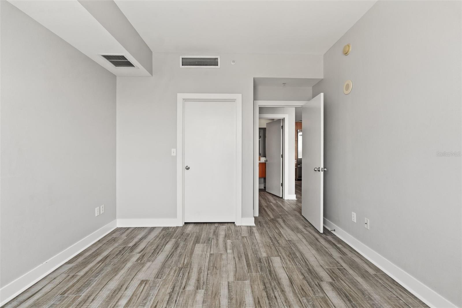 GRAND CENTRAL AT KENNEDY RESID - Residential