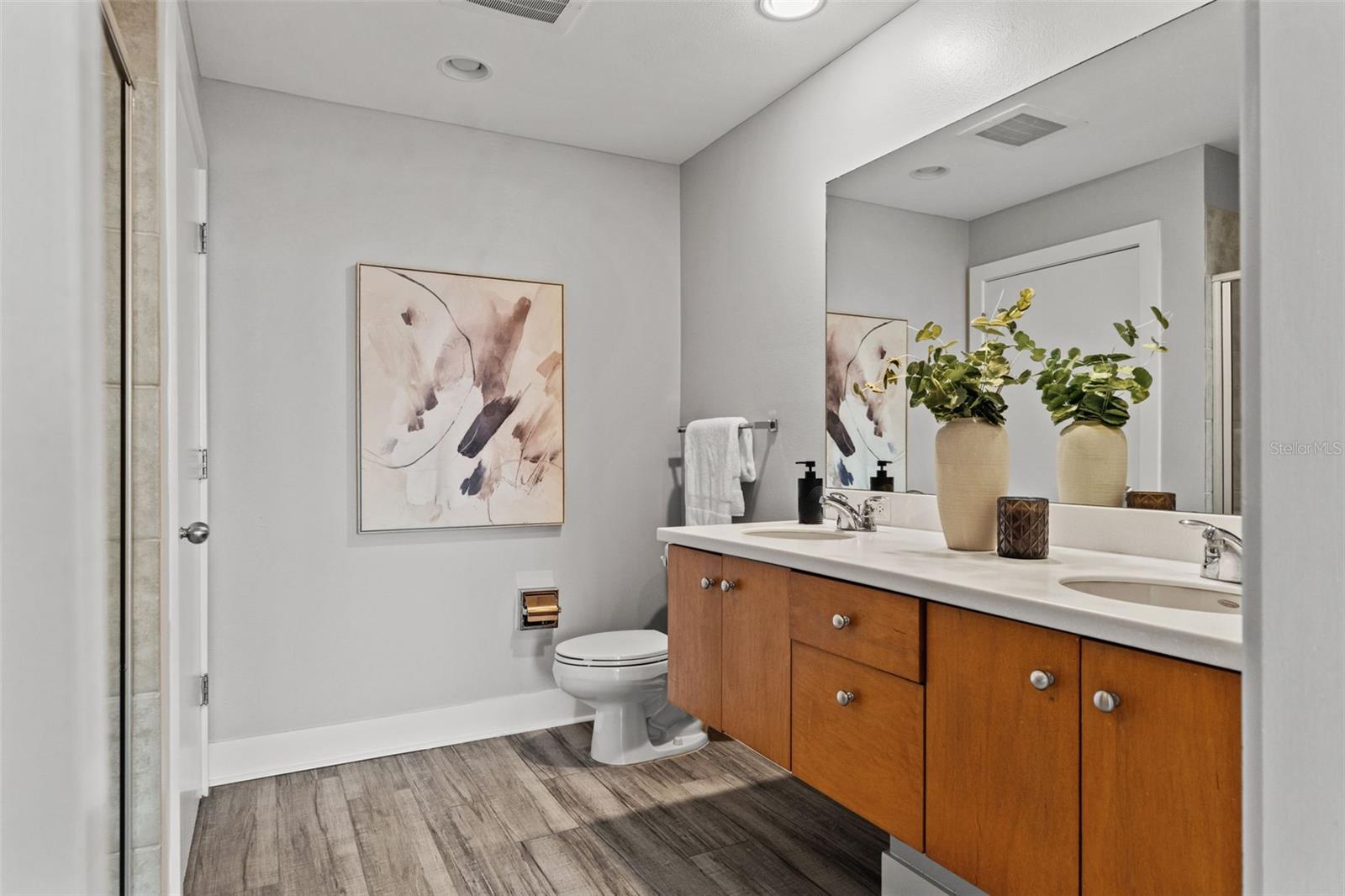 GRAND CENTRAL AT KENNEDY RESID - Residential