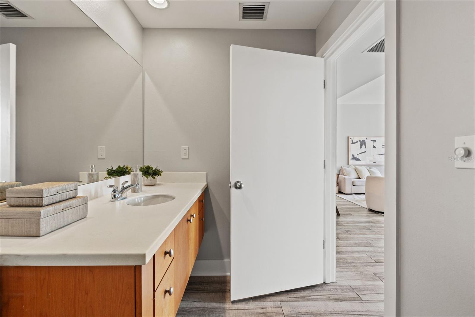 GRAND CENTRAL AT KENNEDY RESID - Residential