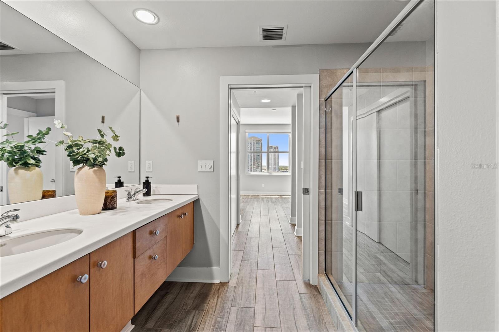 GRAND CENTRAL AT KENNEDY RESID - Residential