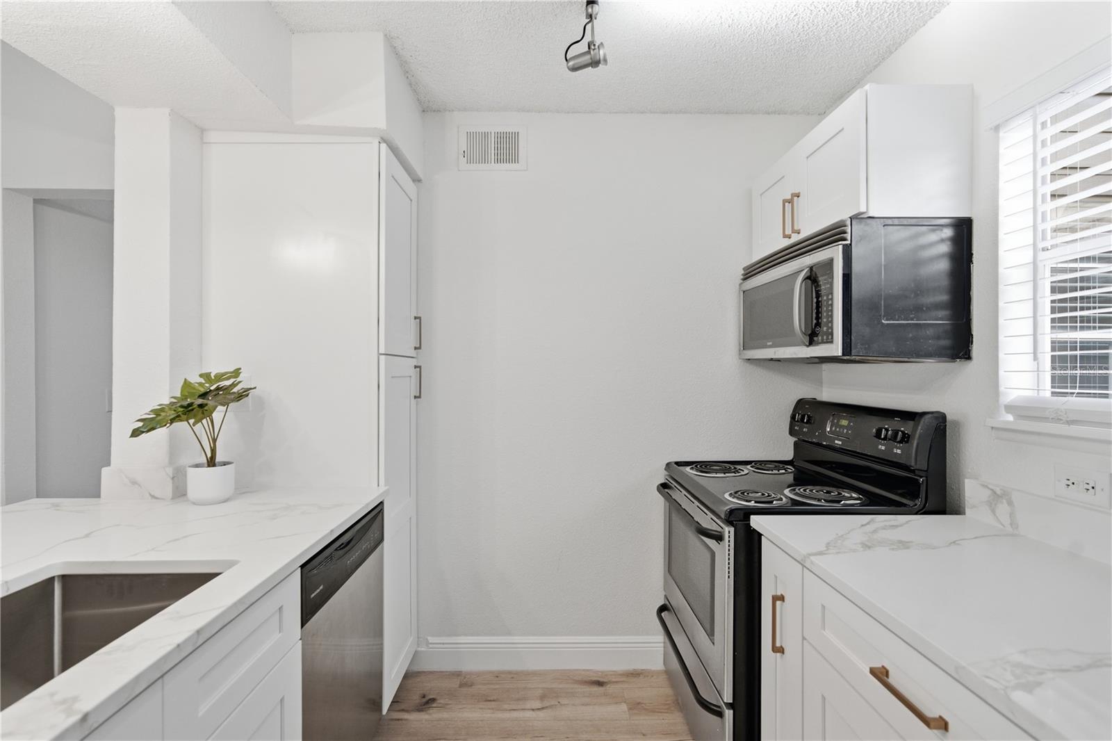 2500 WINDING CREEK BOULEVARD F305