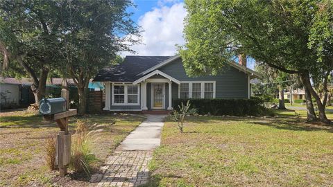 Photo of 1001 E Gilchrist Street, Plant City, FL 33563 (MLS # TB8510830)
