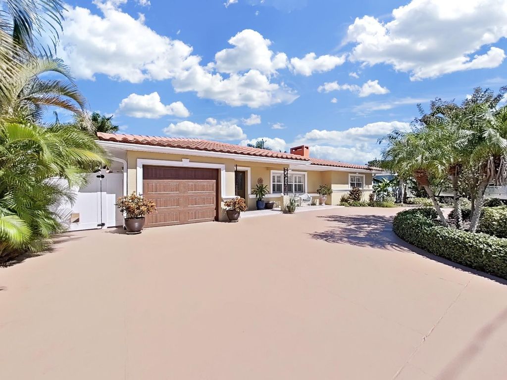 Photo of 6601 Renaldo Way S, St Petersburg, FL 33707 (MLS # TB8476258)