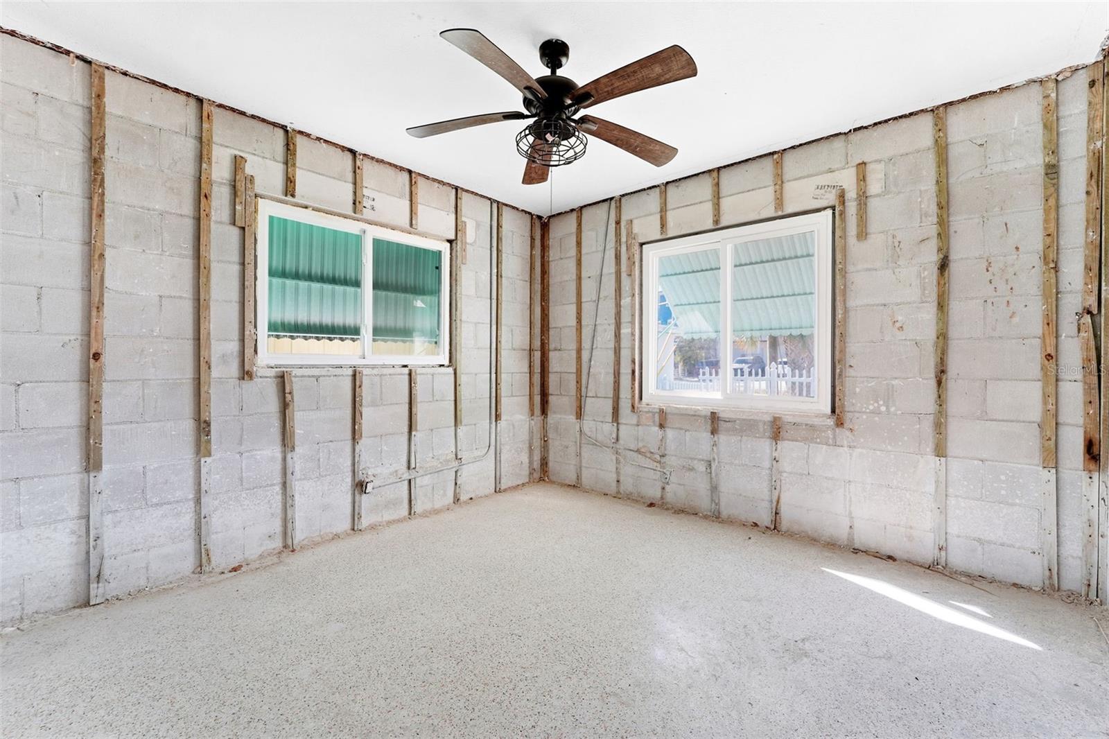 SUNNY SHORES - Residential