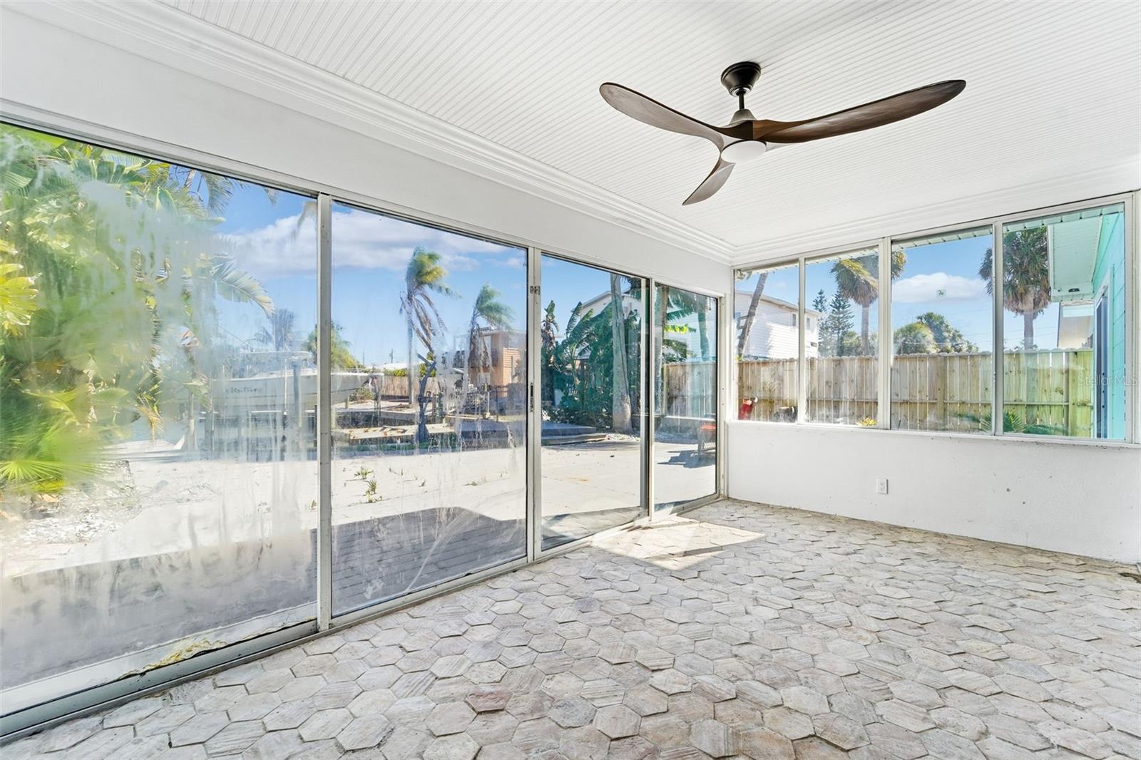 SUNNY SHORES - Residential