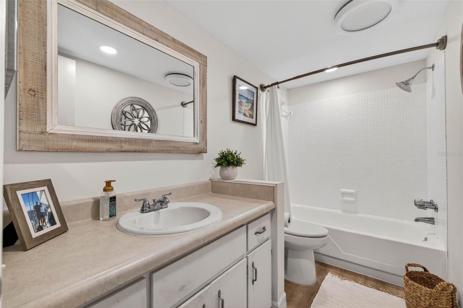 CHATEAU PELHAM APTS CONDO - Residential Lease