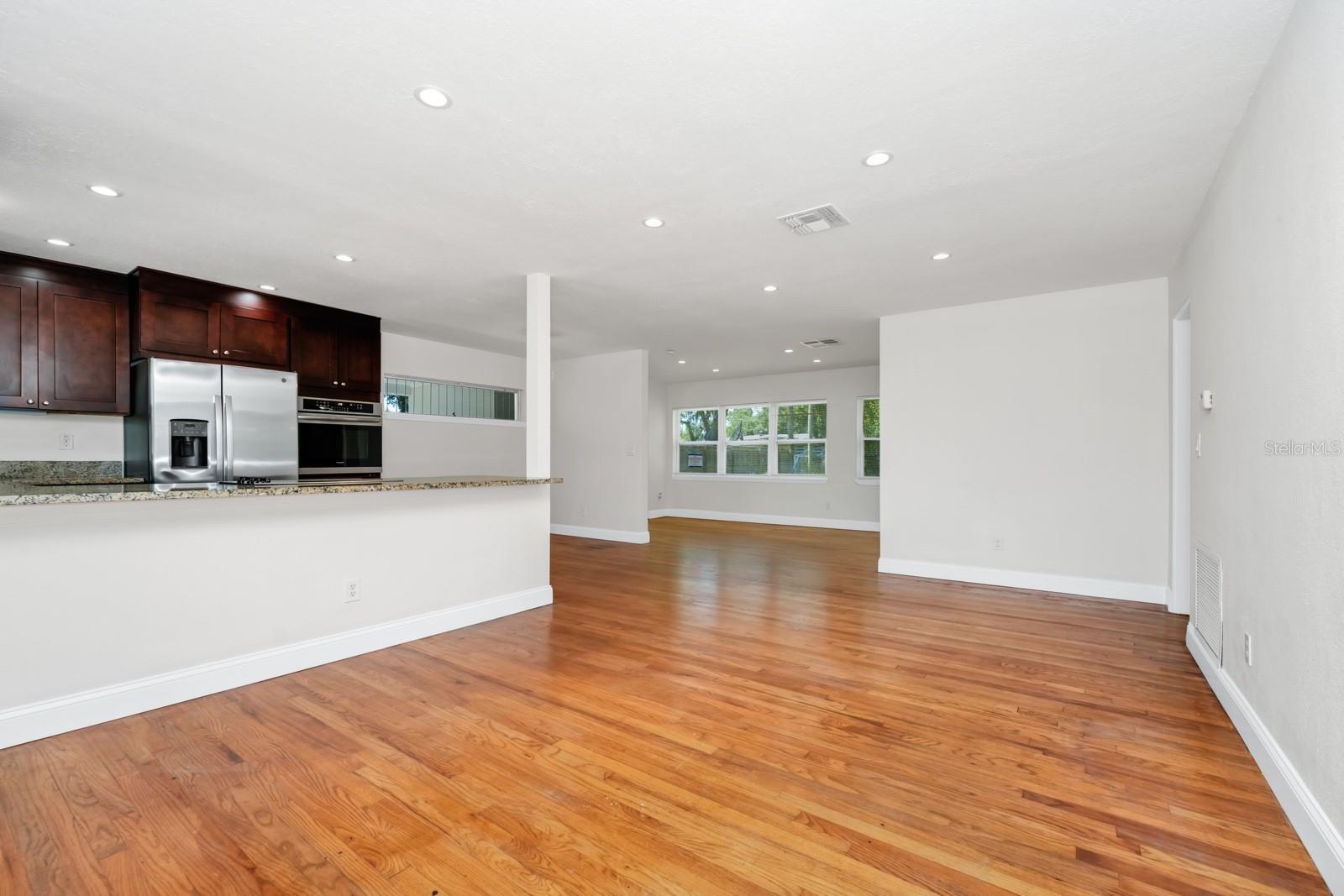 5513 RIORDAN WAY