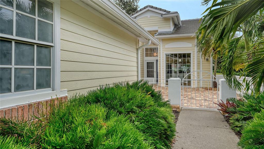 Photo of 7607 Whitebridge Glen, University Park, FL 34201 (MLS # A4662705)