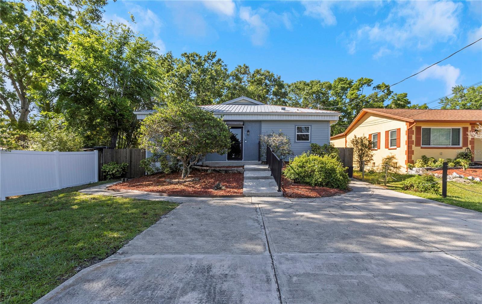 403 SAINT PETERSBURG DRIVE W