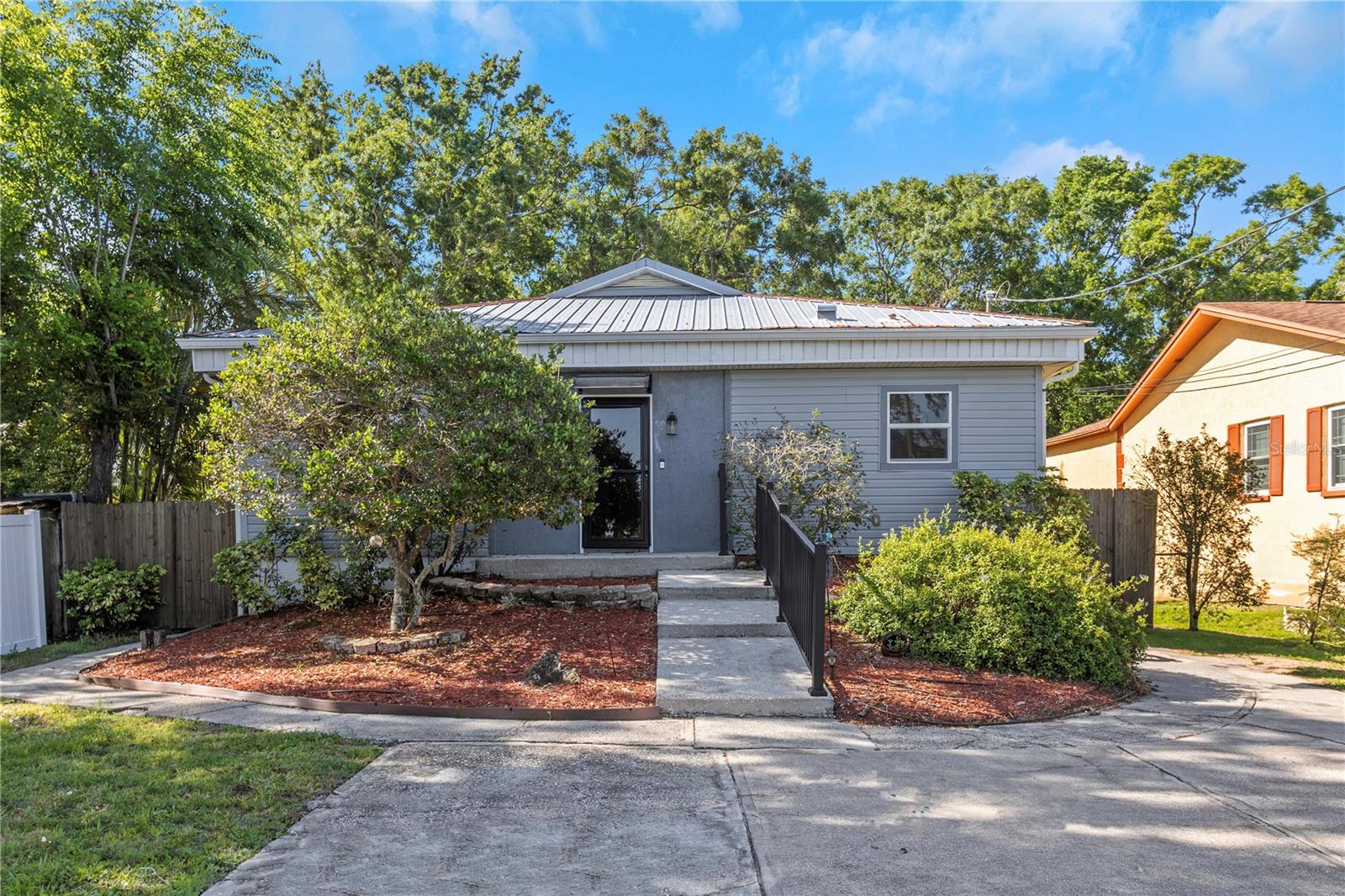 403 SAINT PETERSBURG DRIVE W