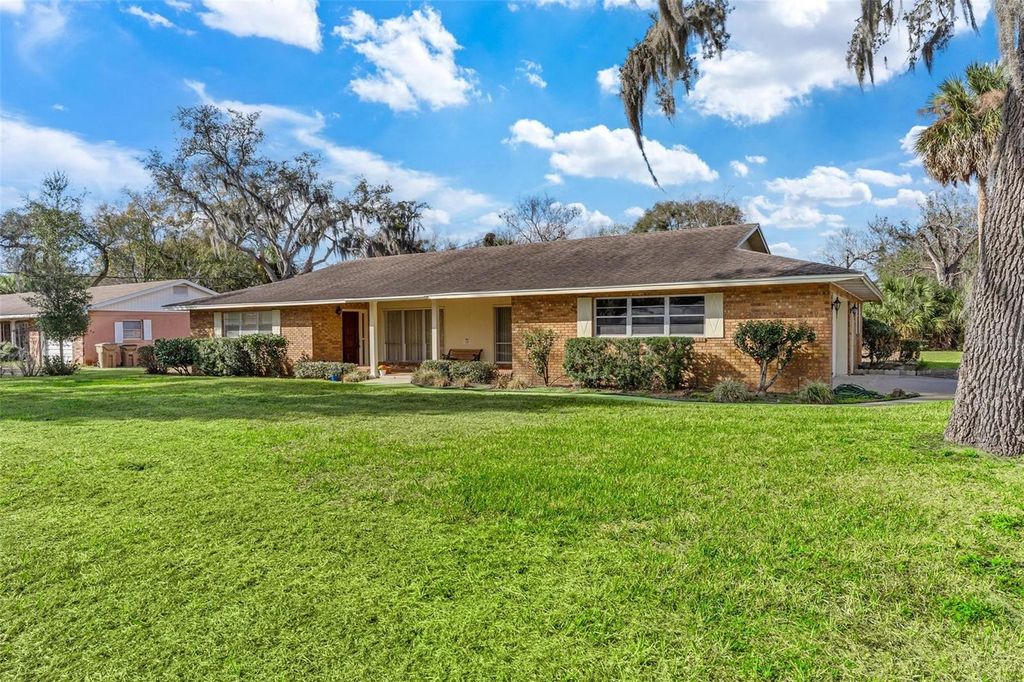 Photo of 1500 Spanish Avenue, Leesburg, FL 34748 (MLS # G5108652)