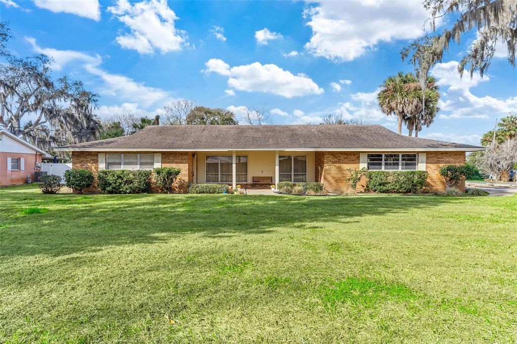 Photo of 1500 Spanish Avenue, Leesburg, FL 34748 (MLS # G5108652)