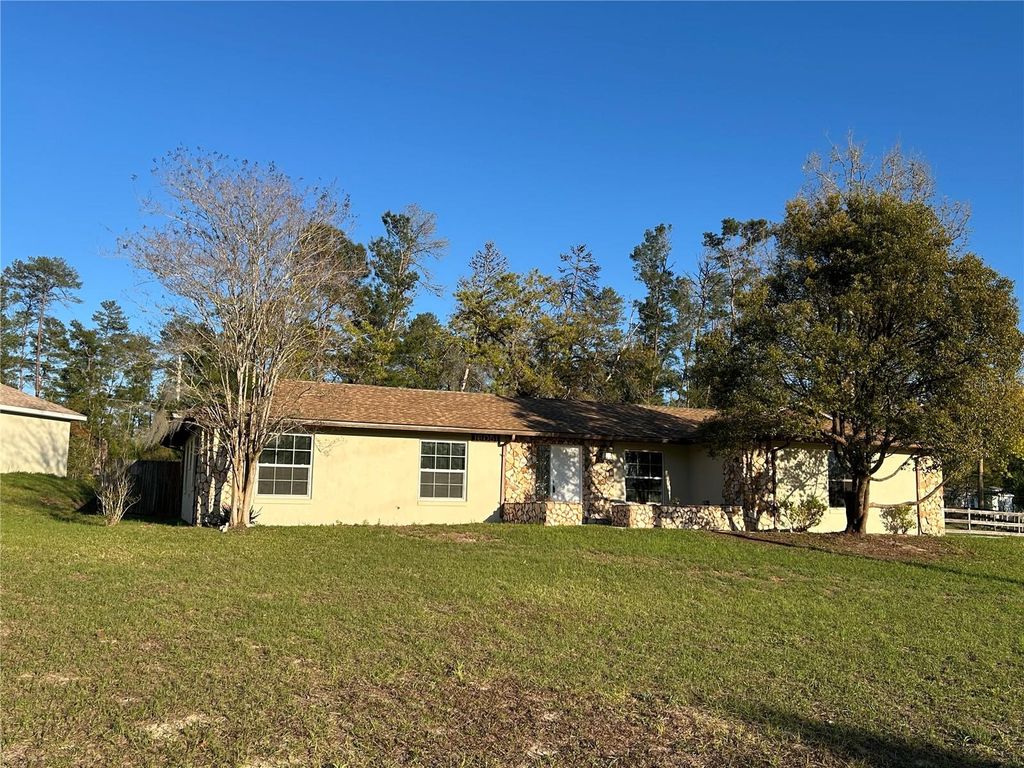 Photo of 16051 SW 52nd Avenue Road, Ocala, FL 34473 (MLS # OM717676)
